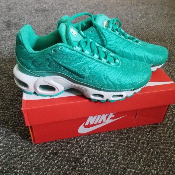 NIKE AIR MAX PLUS - Picture 3 of 7